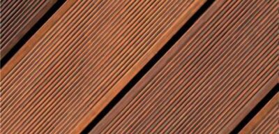 Immutatud pruun terrassilaud