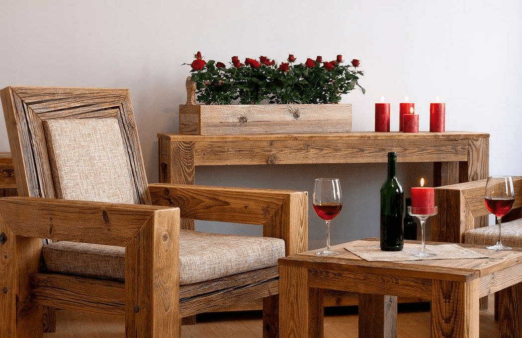 Taaskasutatud puidust diivanilaud