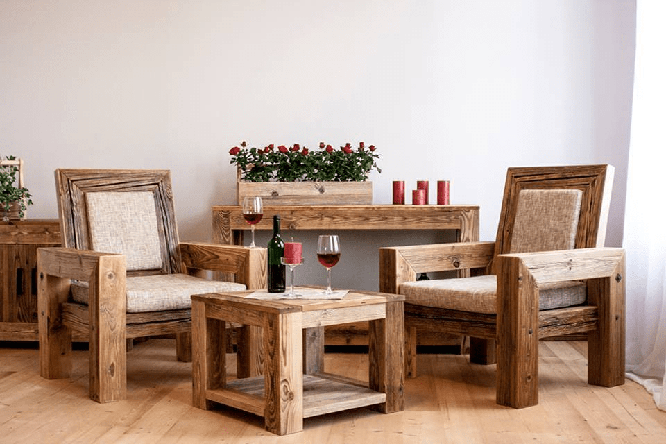 Taaskasutatud puidust diivanilaud