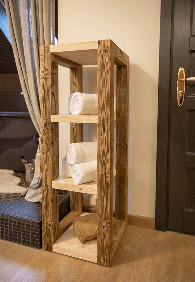 Taaskasutatud puidust riiul kolme riiuliboksiga