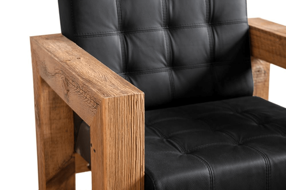 Taaskasutatud puidust tugitool