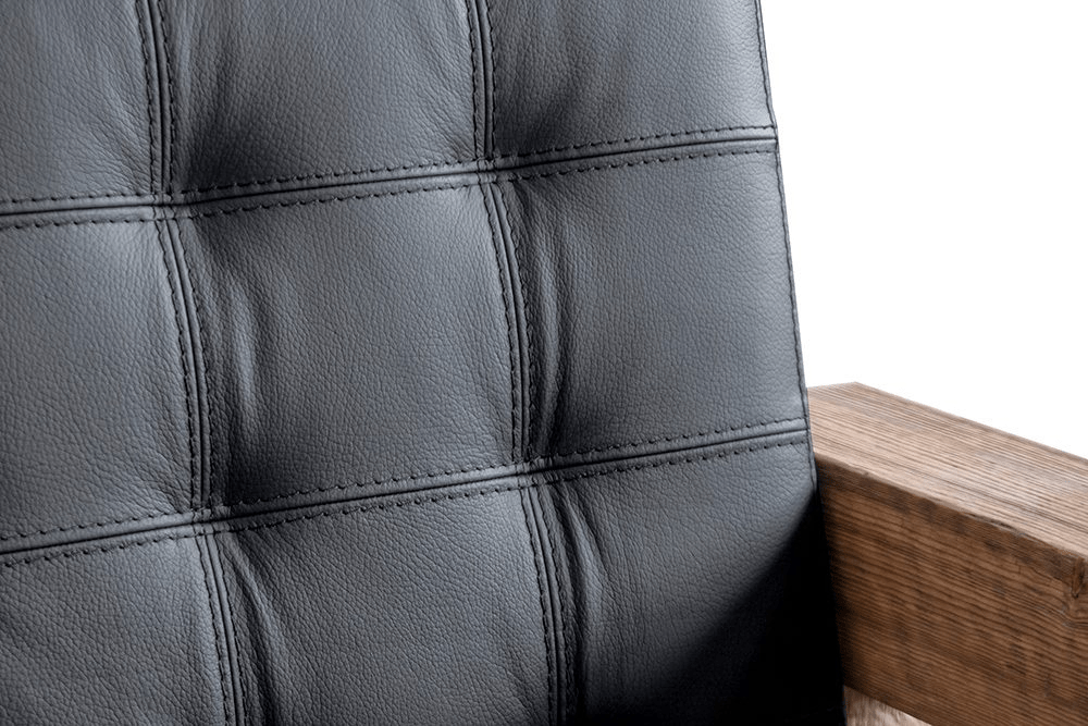 Taaskasutatud puidust tugitool