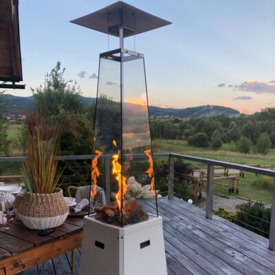 Terrassisoojendaja katusega