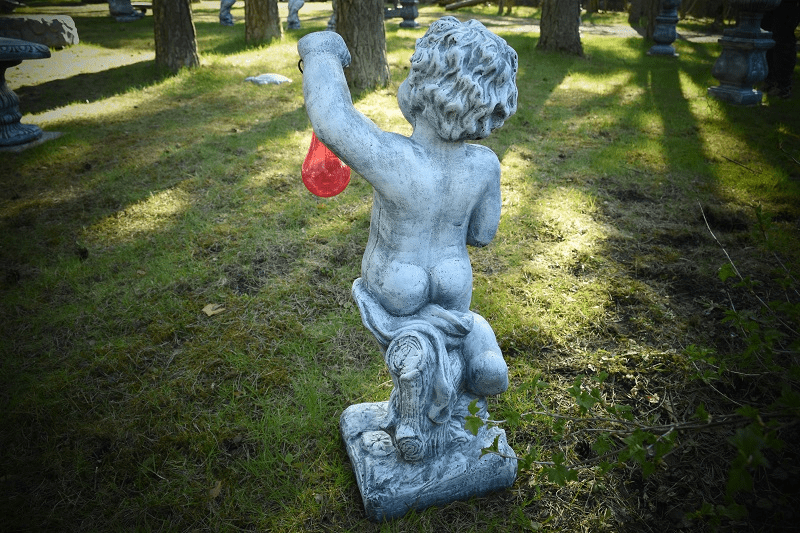 Skulptuur – aiavalgusti päikesepatareidega